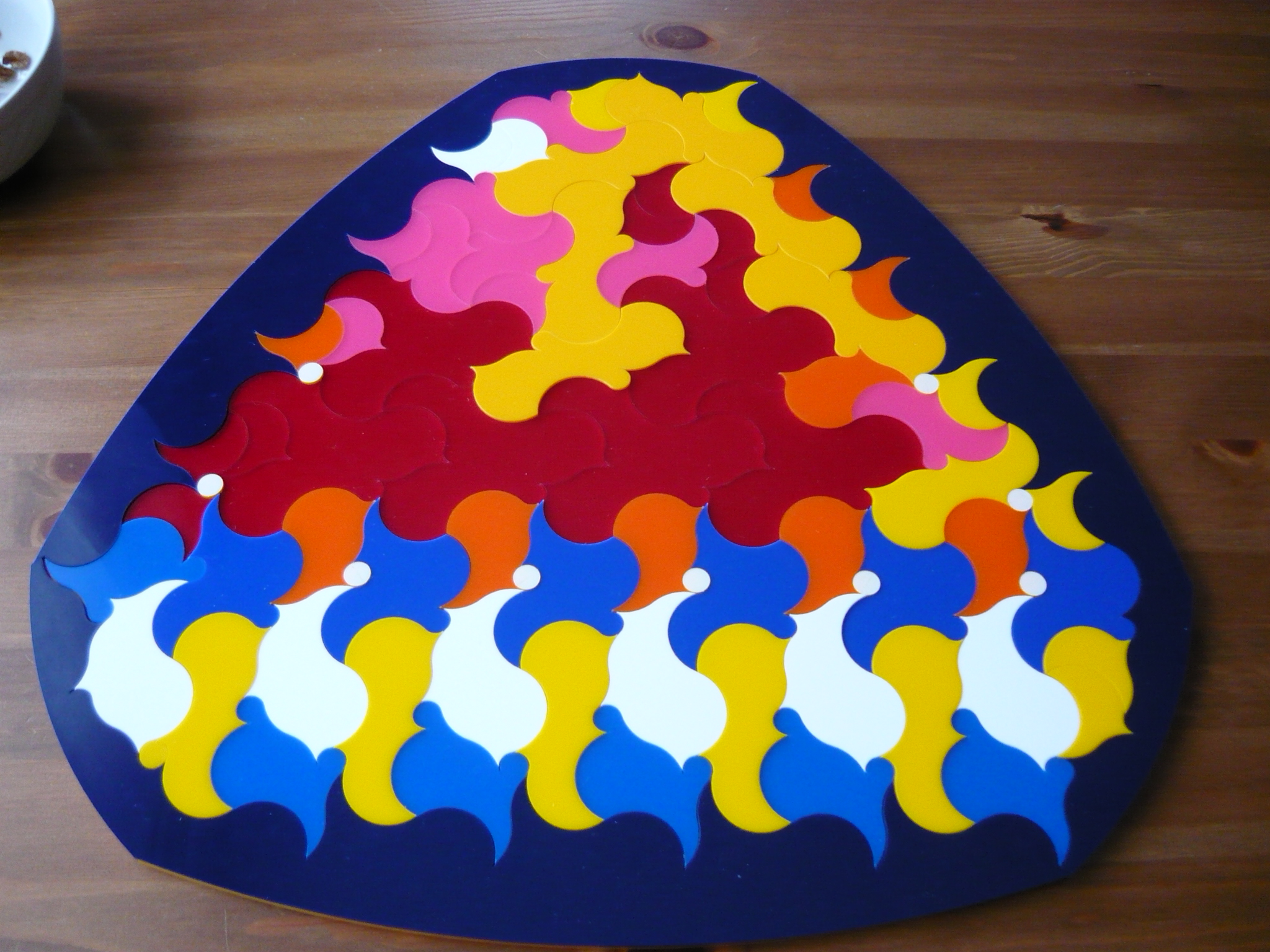 A curvy puzzle made by coloured acryl